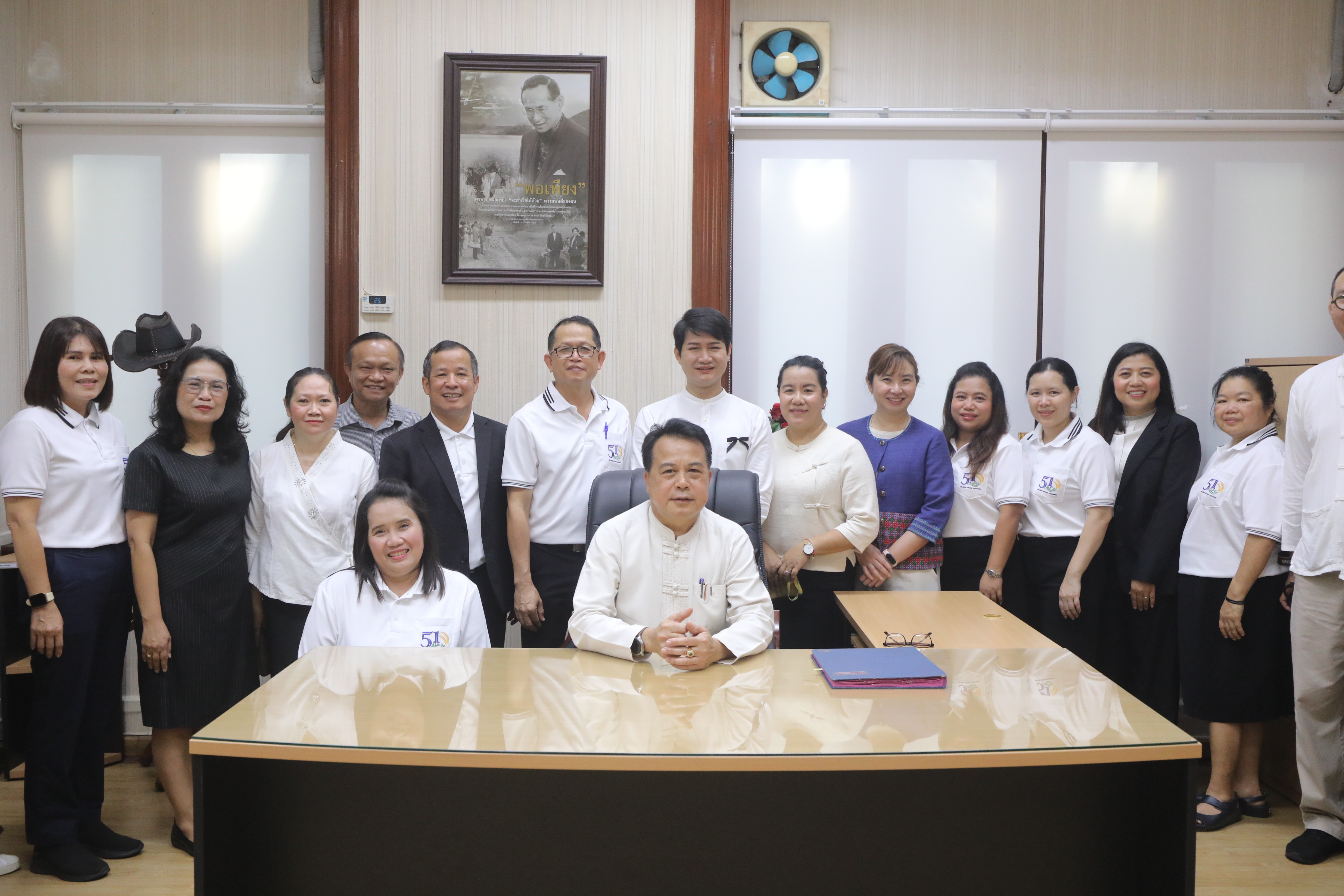 title - รองเลขาธิการ ส.ป.ก. สักการะสิ่งศักดิ์สิทธิ์ประจำ ส.ป.ก. เนื่องในโอกาสเข้ารับตำแหน่งใหม่